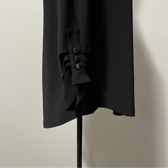 Pretty Women Henley Black 3/4 Sleeve Rounded Hem Top - Picture 8 of 11